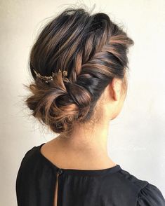 Fishtail side bun,wedding hairstyle,wedding hair ideas,bridal hair,bridal hair do,updo,updo hairstyles,loose braided updo,wedding hair inspiration,braided bun wedding hair inspiration Side Bun Wedding, Wedding Hair Side, Side Bun, Hairstyle Wedding, Braided Updo Wedding, Long Hair Models, Wedding Hair Inspiration, Braided Hairstyles For Wedding