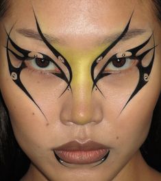 Streetwear Makeup, Graphic Liners, Dragon Makeup, Punk Makeup, Eye Makeup Styles, Work Makeup