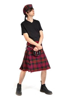 NATIONAL TELL A JOKE DAY!😂 How do you tell which clan a Scotsman is from? Peek up his kilt. If he's got a quarter-pounder, he's a McDonald. 😅 #macdonaldtartan #macdonaldclan #clanmacdonald #macdonaldtartankilt #tartankilt #tartan #traditionaltartan #macdonaldtartanpattern #tartanfabric #tartanplaid #clanmacdonaldtartan Wallace Tartan, Macdonald Tartan, Clan Macdonald, Black Watch Tartan, Highland Games, Stewart Tartan, Forest Green Color