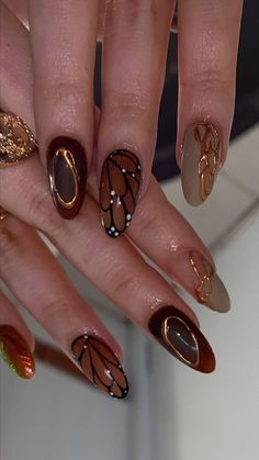 Get inspired with 20+ Must-See Thanksgiving Nails you have to copy this year! From cute Thanksgiving nail designs to festive pumpkin nails, these looks will complete your holiday style. Try fall Thanksgiving nails, stylish short press-on nails, or unique Halloween press-on nails. Don’t forget to explore creative Thanksgiving nail ideas, trendy nail forms, and nagel tips for the perfect holiday manicure! Press-on nails short are easy to apply and super chic. Nail Art Papillon, Brown Acrylic Nails, Butterfly Nail Art, Acrylic Press On Nails, Makijaż Smokey Eye, Fall Nail Art, Butterfly Nail, Brown Nails