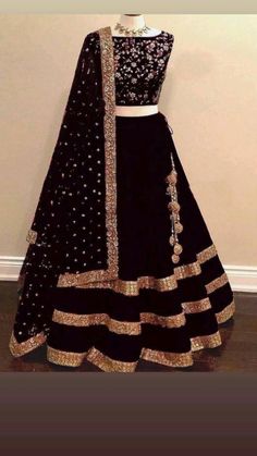 Black And Gold Lehenga, भारतीय दुल्हन संबंधी, डिजाइनर कपड़े, Gold Lehenga, Indian Outfits Lehenga, Lehnga Dress, Embroidered Lehenga, Indian Bridal Dress