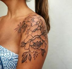 Brown Women Tattoos, Women Shoulder Sleeve Tattoo Ideas, Women Front Shoulder Tattoo, Women Flower Shoulder Tattoo, Lotus Flower Shoulder Tattoo For Women, Women’s Shoulder Tattoo Ideas, Peony Shoulder Tattoos For Women, Tatoos Woman Shoulder, Shoulder Floral Tattoos For Women