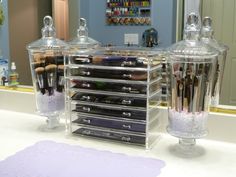 Dust Free Make-Up Brush holder...love this idea!!! Makeup Drawers, Makeup Brush Holders, Makeup Room, Beauty Stuff, Dust Free, Free Makeup, Brush Holder, Beauty Room