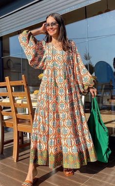 Emmy Red Carpet, Simple Dress Casual, Things To Do With Friends, American Dress, Womens Trendy Dresses, Dress Design Patterns, Muslim Fashion Dress, Stylish Dress Book, Things To Do At A Sleepover