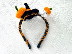 a knitted headband with two cats on it