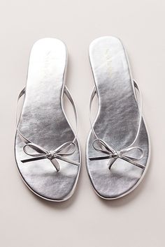 A staple sunny-day style gets a femme touch with these flip-flops from Seychelles, featured in a monochrome, vegan leather style with a dainty bow detail for the perfect added accent. **Features:** Slip-on style, backless design, vegan leather uppers, round open toe, thin thong straps, bow detail, flat sole **Why We | Miley Bow Sandals by Seychelles at Free People in Metallic, Size: US 8 Pretty Flip Flops, Heel Sandals Outfit, Bow Flip Flops, Sandals Resorts, Seychelles Shoes, Bow Sandals, Fancy Shoes, Cute Heels, Shoe Inspo