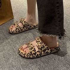 Summer Slippers Women's Leopard Print Platform Slippers Casual Thick Sole Indoor and Outdoor Sandals Bathroom Slippers, Comfortable Flip Flops, Pyjama Satin, Womens Slides Sandals, High Waisted Yoga Leggings, Top Sneakers Women, Canvas Boots, Outdoor Sandals, Summer Slippers