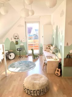 a child's bedroom decorated in pastel colors