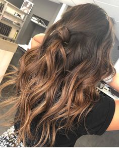 Kratke Frizure, Balayage Lowlights, Dark Brown Hair Balayage, Balayage Hair Caramel, Hair Tricks, Dark Curly Hair, Highlights Balayage, Balayage Hair Dark, Hair Things