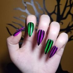 Green Purple And Black Nails, Green Nails Halloween, Purple And Black Nail Ideas, Fall Halloween Nails, Purple Halloween Nails, Halloween Nails Ideas, Colors Nails