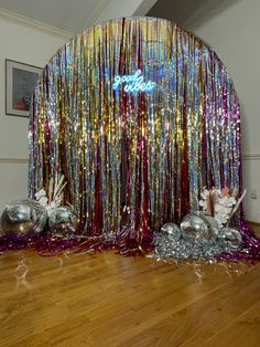 a room decorated with tinsel and balloons