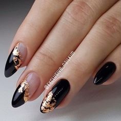 Black And Gold Nail Art, Gold Nails French, Gold Nail Art Designs, Black Christmas Nails, Nails For 2023, Gold Gel Nails, Black Gold Nails, Christmas Nail Ideas, Girls Nail Designs