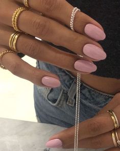 Unghie Sfumate, Valentine Nails, Oval Nails, Neutral Nails, Chic Nails, Short Acrylic Nails, Cute Acrylic Nails, Trendy Nails