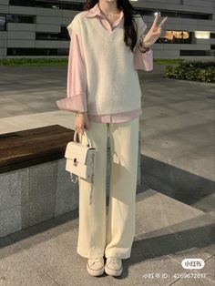 Preppy Japanese Fashion, Childish Outfits, Korean Outfits Ideas, Warm Fits, Neat Casual Outfits, Korean Fits, Simple Casual Outfits, Outfit Korean Style, Cozy Outfits