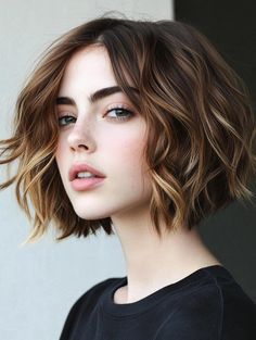 Wavy Bob Haircuts: Effortless Style for Every Occasion Haircut For Widows Peak, Bob With Waves, Graduated Bob Haircuts, Medium Bob Haircut, Curly Pixie Haircuts, Womens Haircuts Medium, Wavy Bob, Natural Wavy Hair