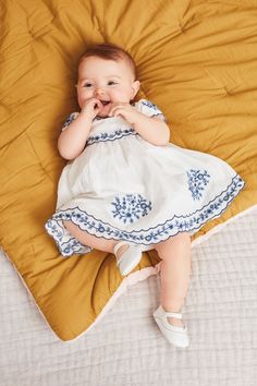 Newborn Girl Dresses, Baby Poses, Baby Outfits, Baby Photoshoot