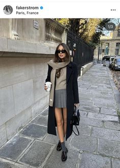 Chica Chola, Warm Fall Outfits, Dinner Outfit Casual, Latina Outfits, Loafers Outfit, Lawyer Outfit, Chic Winter Outfits, Rock Outfit, Outfit Chic