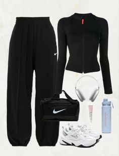 Sport Gym Outfit, Gym Outfit Cute, Gym Inspo Outfits, Cute Everyday Outfits College, Cute Everyday Outfits For School Casual, Casual School Outfits Aesthetic, Black Comfy Outfits, Outfits For Winter School, Black Sport Outfit