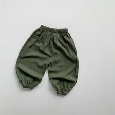 Get ready for summer in style with our Solid Loose Lightweight Harem Pants! 🌞 With a comfortable loose fit and elastic waist, these pants are perfect for both boys and girls aged 1-6 years. Featuring a mid-rise waist and pockets for convenience, these full-length harem pants are ideal for the warmer months. Available in a range of solid colors, these pants are a must-have for your little one's summer wardrobe. Specifications: Fit Type: Loose Decoration: Pockets Fit: Fits true to size, take your normal size Gender: Unisex Waist Type: Mid Item Type: Full-length Age Range: 1-6 years Closure Type: Elastic Waist Department Name: Children Season: Summer Pattern Type: Solid Pant Style: Harem Pants Baggy Solid Color Sweatpants For Summer, Green Bottoms With Elastic Waistband For Playwear, Summer Bottoms With Elastic Waistband For Playtime, Summer Playwear Bottoms With Relaxed Fit, Summer Baggy Pants With Elastic Waistband, Cotton Bloomers With Elastic Waistband For Playwear, Baggy Summer Pants With Elastic Waistband, Baggy Green Sweatpants For Summer, Summer Baggy Green Sweatpants