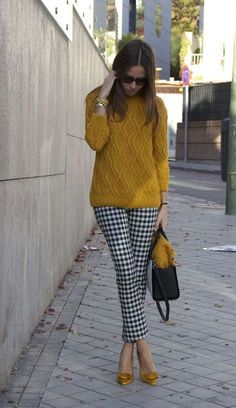 Mode Casual, Classic Casual, Casual Work Outfits, Yellow Sweater, Plaid Pants, Classic Fashion, Work Outfits Women, Business Casual Outfits