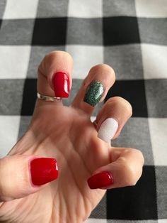 Red green sparkle white nails nexgen Sparkle White Nails, 2023 Red Nails, Christmas Nails Diy, Feather Nails, Nail Designs Ideas, Cute Christmas Nails