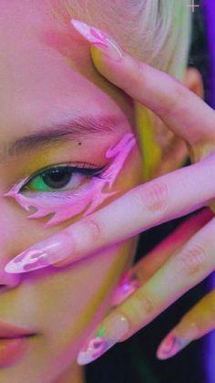 Inspired Makeup Looks, Dragon Makeup, Glitter Shadow, Chic Makeup, Beauty Pop, Inspired Makeup, Lisa Blackpink Wallpaper, Blackpink Photos, Black Pink Kpop