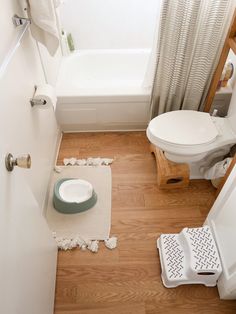 a bathroom with a toilet, sink and bathtub next to a shower curtain in it