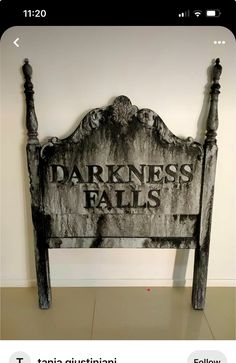 Headboard Sign Halloween, Diy Halloween Headboard Sign, Headboard Halloween Sign, Graveyard Sign, Cemetery Sign, Halloween Tombstones Diy, Headboard Crafts, Halloween Cemetery, Scary Halloween Decorations Outdoor