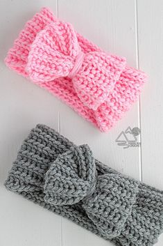 two crocheted headbands with a bow on the top, one in grey and one in pink