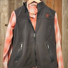 4 Pc Ariat/Wrangler Gray & Salmon/Orange Western Set Ariat Jacket ~ L ~ Gray/Salmon Chest = 21” Shoulder To Hem = 25” (27” Back) Sleeve Length = 25” Excellent Condition Ariat Vest ~ L ~ Gray/Salmon Chest = 20” Shoulder To Hem = 25” (27” Back) Good Condition- Small Snag On Back-Right Shoulder Ariat Tek Cold Series Shirt ~M ~ Salmon/Gray Chest = 19” Shoulder To Hem = 25” Sleeve Length = 27” Excellent Condition Wrangler Pearl Snap Western Shirt ~ L ~ Salmon/White Plaid Chest = 21” Shoulder To Hem = Ariat Vest, Ariat Jacket, Salmon Orange, Athletic Shirts, Western Shirt, Western Shirts, Utility Jacket, White Plaid, White Patterns