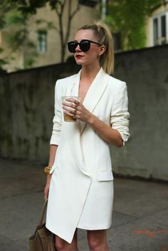 Womens Power Suit, Blazer Off White, How To Wear Shirt, Street Dress, Ray Ban Wayfarer, Ray Ban Aviator