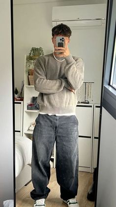 Winter Outfit Inspo Men, Men Outfit Ideas Aesthetic, Boy Outfit Inspo Aesthetic, Outfit Uomo Streetwear, Outfit Inspo Men Winter, Street Style Men Aesthetic, 2024 Outfits Men, Outfit For Boys Aesthetic, Black And Grey Outfit Men