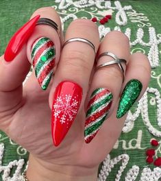 Celebrate with our Christmas Snowflake Green and Red Glitter Press On Nails! These reusable nails sparkle with holiday cheer, featuring snowflake designs for a festive look. Easy to apply in short or long styles! 📦 What comes with your press on nail kit? 10 nails of your size 24 adhesive tabs 1 nail file 1 cuticle stick Instructions on how to apply and remove them. Finding Your Size:Check out our sizing chart or Visit our sizing tutorial here: Sizing DirectionsNot sure about the size? It’s bett Fake Press On Nails, Christmas Nails Winter, Glitter Press On Nails, Fall Nail Ideas, Candy Cane Nails, Snowflake Nails, Christmas Nails Acrylic, Festival Nails, Xmas Nails