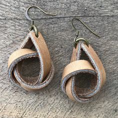 Leather Cord Earrings, Cord Earrings, Leather Jewelry Making, Diy Leather Earrings, Leather Earring, Leather Ideas, Circle Earrings Studs, Loop Earrings, Craft Club