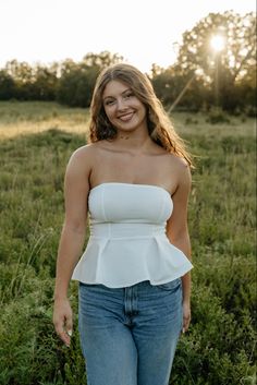 Golden hour photos, senior sunset photos, senior phototgraphy Senior Sunset, Cute Senior Pictures, Western Photoshoot, Golden Hour Photos, Sunset Photos, Senior Year, Golden Hour