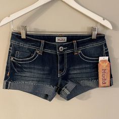 Y2k Deadstock Mudd Denim Mini Shorts Size 7 Embroidered Pockets 14.5" Straight Across Waist 7.5" Rise 2.5" Inseam Mini Shorts Aesthetic, Grungy Clothes, Cute Short Pants, Mini Short Jeans, Fluorescent Adolescent, Y2k Low Rise Jeans, Roxie Hart, Mini Denim Shorts, Low Waisted Jeans