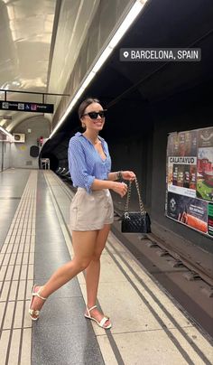 Classy Summer Outfits Aesthetic Casual, Modest Shorts Outfits, La Summer Outfits, First Date Outfit Summer, 2025 Style, Outfit Verano, Womens Outfits, Color Blocking Outfits