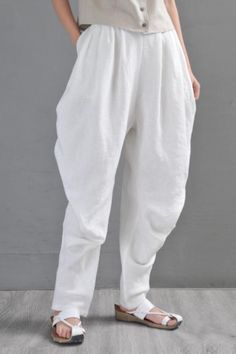 #linen #carrotpants #white #harempants White Loose Pants, White Linen Pants Outfit, Aladdin Costume, Linen Pants Outfit, Linen Harem Pants, Carrot Pants, Pants Comfy, Frilly Blouse, Elephant Pants