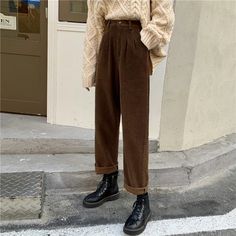 Korean Wide Leg Pants, Korean Street Wear, Corduroy Pants Outfit, Korean Pants, Pants Elegant, Black Korean, Style Wide Leg Pants, Streetwear Korean