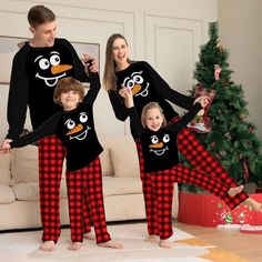 Introducing The Snowman Print Family Pajama Set, where cozy comfort meets festive holiday spirit in the most amazing way! Crafted with meticulous attention to detail, our snowman print family pajama set embodies the true essence of togetherness and the joy of the holiday season. Each set includes pajamas for every member of your family, from the littlest snowflake to the wisest snowman in your clan. Specifications: Material: Polyester Collar: Round-Neck Length: Ankle-Length Pants Pattern Type: P Christmas Family Pajamas, Family Holiday Pajamas, Holiday Pjs, Family Pajama Sets, Pajamas Comfy, Matching Family Pajamas, Holiday Pajamas, The Snowman, Matching Pajamas