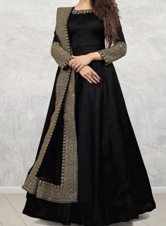 Black Dress Design, Dresses Feminine, Long Dress Design, Pakistani Dresses Casual, Pakistani Fashion Party Wear, Indian Gowns Dresses, Simple Pakistani Dresses