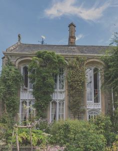 an old house with ivy growing all over it