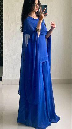 Traditional Indian Dress, Casual Indian Fashion, Desi Fashion Casual, Pakistani Fancy Dresses, Indian Dresses Traditional, Traditional Indian Outfits, Simple Pakistani Dresses, Designer Dresses Casual