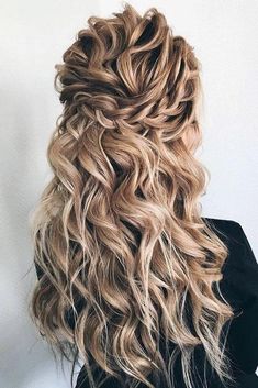 Hairstyles Inspiration, Half Up Hair, Wedding Hair And Makeup, Long Curly Hair, Half Up Half Down, Long Curly