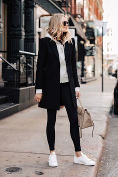 Fashion Jackson Wearing Black Wool Coat Grey Hoodie Black Leggings adidas white Stan Smith Sneakers NYC Street Style 2 Outfits Blancos, Overcoat Woman, Black Leggings Outfit, Nyc Street Style, Fashion Jackson, Legging Outfits, Looks Street Style, Hoodie Outfit