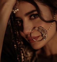 Pakistan Clothes, Indian Photoshoot, Indian Photography, Vintage Bollywood, Indian Jewellery Design, Desi Wedding, Indian Aesthetic, Aesthetic Women, Photography Poses Women