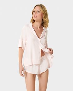 Rediscover the meaning of everyday comfort with the silky soft Marla pajama set. Crafted in delicate eco viscose and complete with elegant fabric-covered buttons, this loose-fitting duo instantly puts you in a relaxed mood for the night or day ahead. We’re confident that the utterly feminine pale pink hue will only make you love it more.