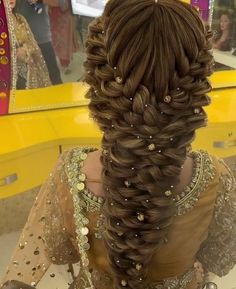 Modern Bridal Hairstyles, Mehndi Hairstyles, Easy Party Hairstyles, Long Bridal Hair, Beautiful Wedding Hair, Hairstyles Design, Hair Style Vedio, Engagement Hairstyles