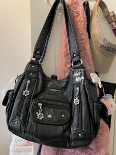 Dream Purse, Colorful Handbags, Womens Handbags, Hobo Bags, Bags Aesthetic, Black Leather Bags, Essential Bag, Leather Hobo Bag