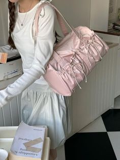 Ballet Bags Aesthetic, Ballerina Bag Aesthetic, Gentle Woman Bag, Gym Bag Pattern, Pink Bag Aesthetic, Pastel Pink Bag, Pink Bag Outfit, Pink Bags Outfit, Ballet Princess